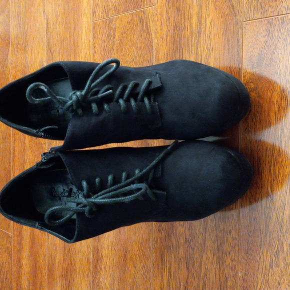 Shoes - Picture 1 of 1